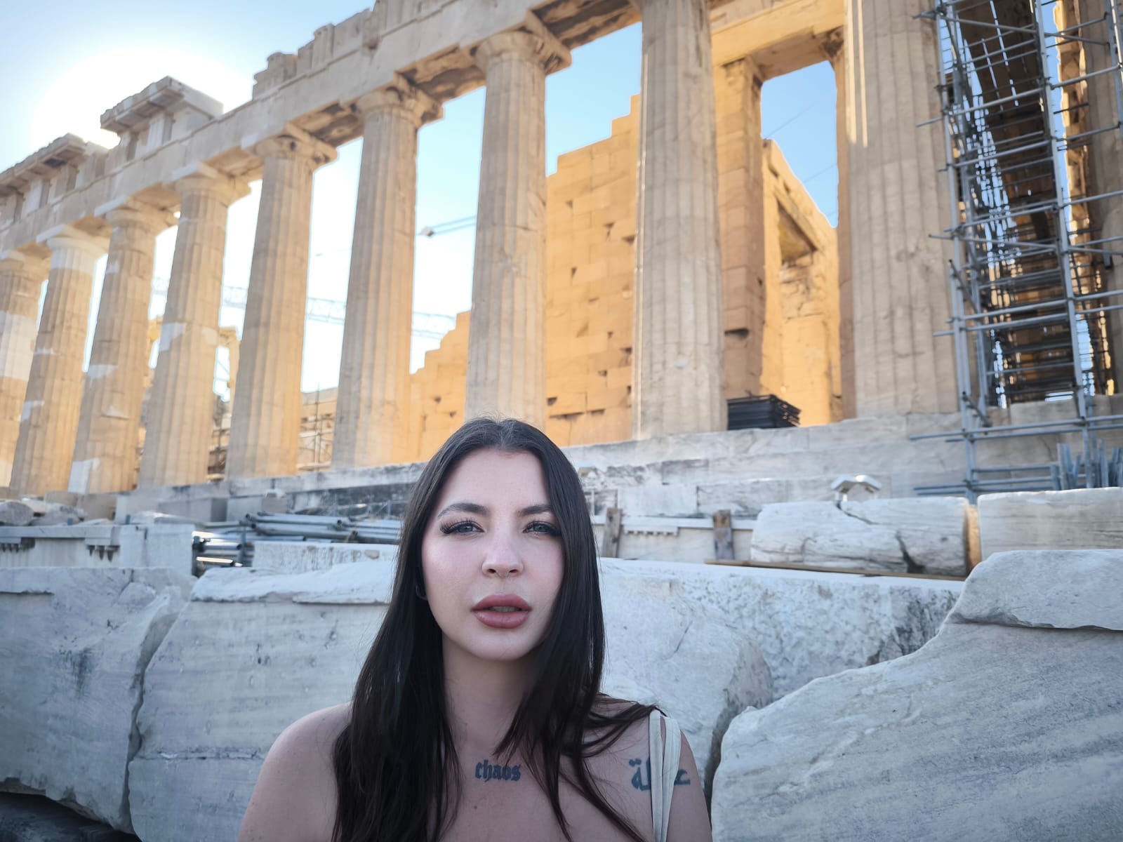 Ana Lynch - Arquiteta Arquiteta Ana Lynch em seu escritório, especialista em design de interiores e arquitetura sustentável